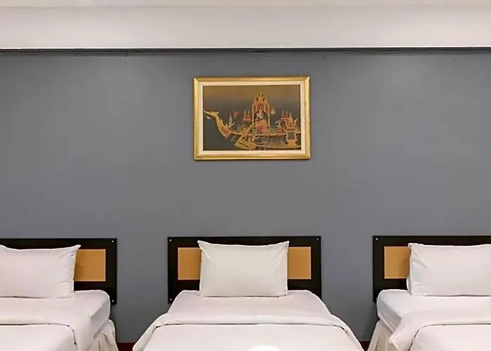Hotel B9 Airport Resident 2*